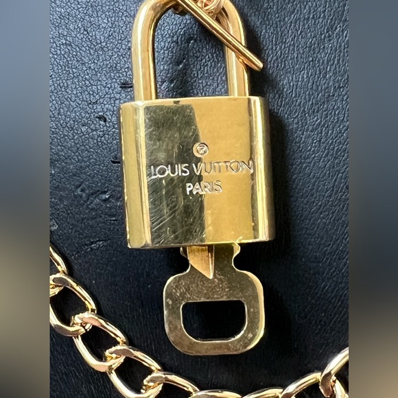 Louis Vuitton lock and key with unbranded necklace LV lock 323 great Xmas gift - Picture 2 of 10